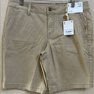 Women Sz4 mid rise twill Bermuda by A.N.A. 31”waist 17” length 19”leg width